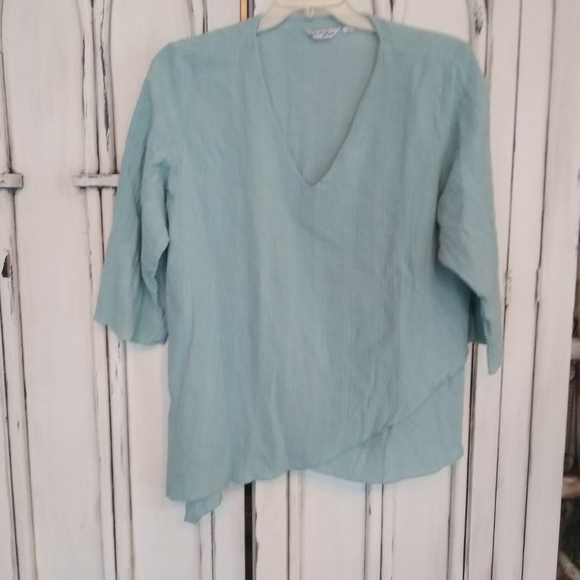 Asymetricial hem top - Picture 1 of 4